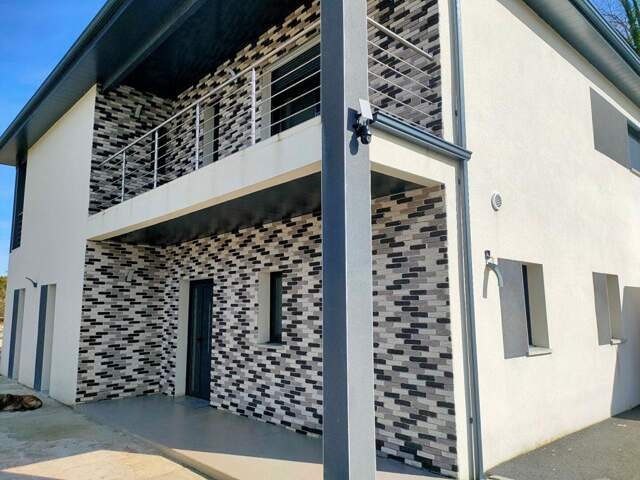 MAISON 224 m² - 7 PIECES - GARAGE ET DEPENDANCES - TERRAIN 3232 m² — photo du bien