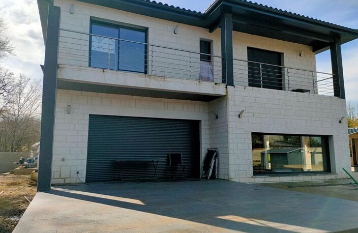 MAISON 224 m² - 7 PIECES - GARAGE ET DEPENDANCES - TERRAIN 3232 m² — photo 2