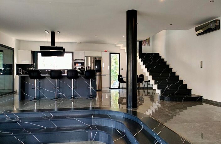 MAISON 224 m² - 7 PIECES - GARAGE ET DEPENDANCES - TERRAIN 3232 m² — photo 4