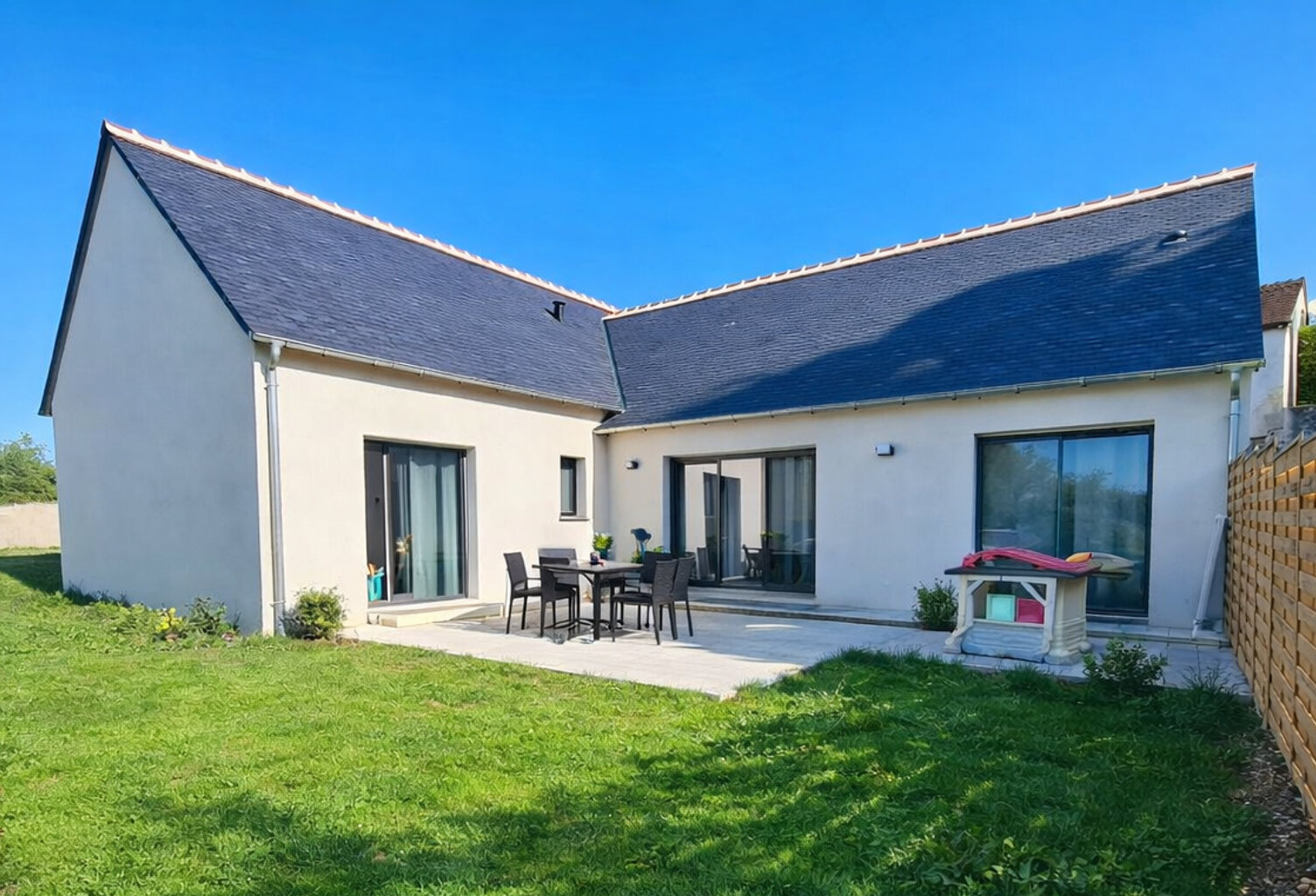 Contemporaine 2024  Plain-pied 140 m²  Prestations modernes à Dierre — photo 1