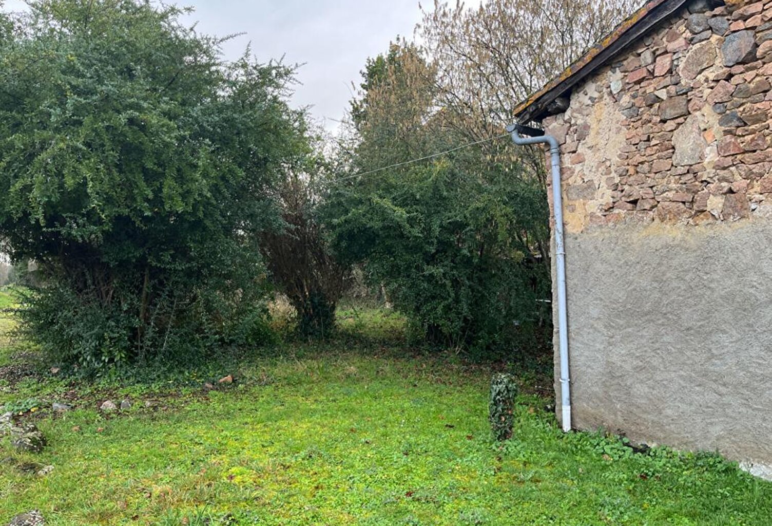 Maison de 63 m2 à Le vigeant  , 2 chambres , jardin de 580 m2 avec grange — photo 1