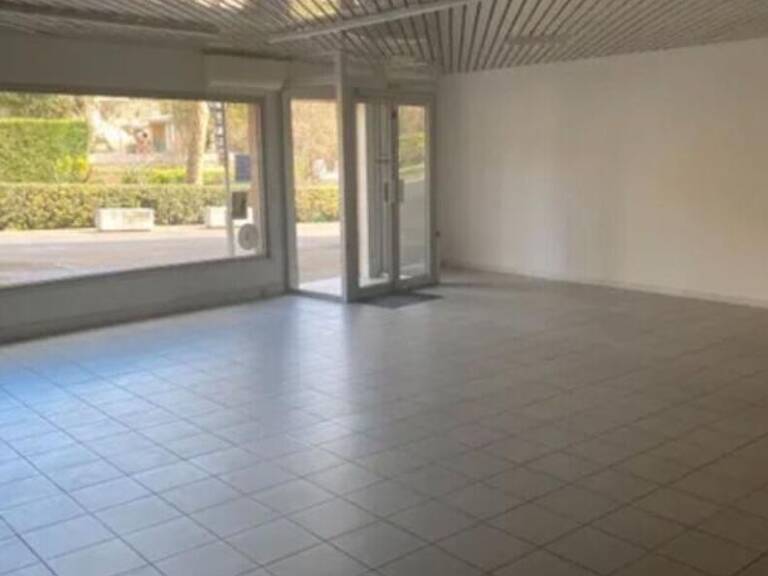 EXCLUSIVITE , MANOSQUE, LOCAL COMMERCIAL de 144 m² en RDC de l'immeuble du MANUESCA — photo 1