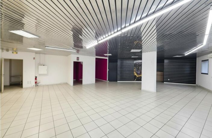 EXCLUSIVITE , MANOSQUE, LOCAL COMMERCIAL de 144 m² en RDC de l'immeuble du MANUESCA — photo 2