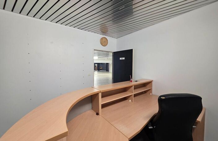 EXCLUSIVITE , MANOSQUE, LOCAL COMMERCIAL de 144 m² en RDC de l'immeuble du MANUESCA — photo 5