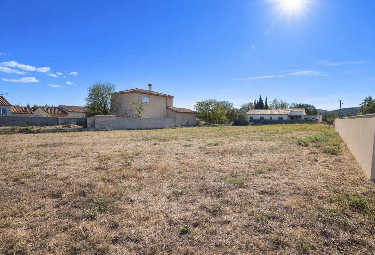 Terrain constructible hors lotissement 785 m² — photo 1