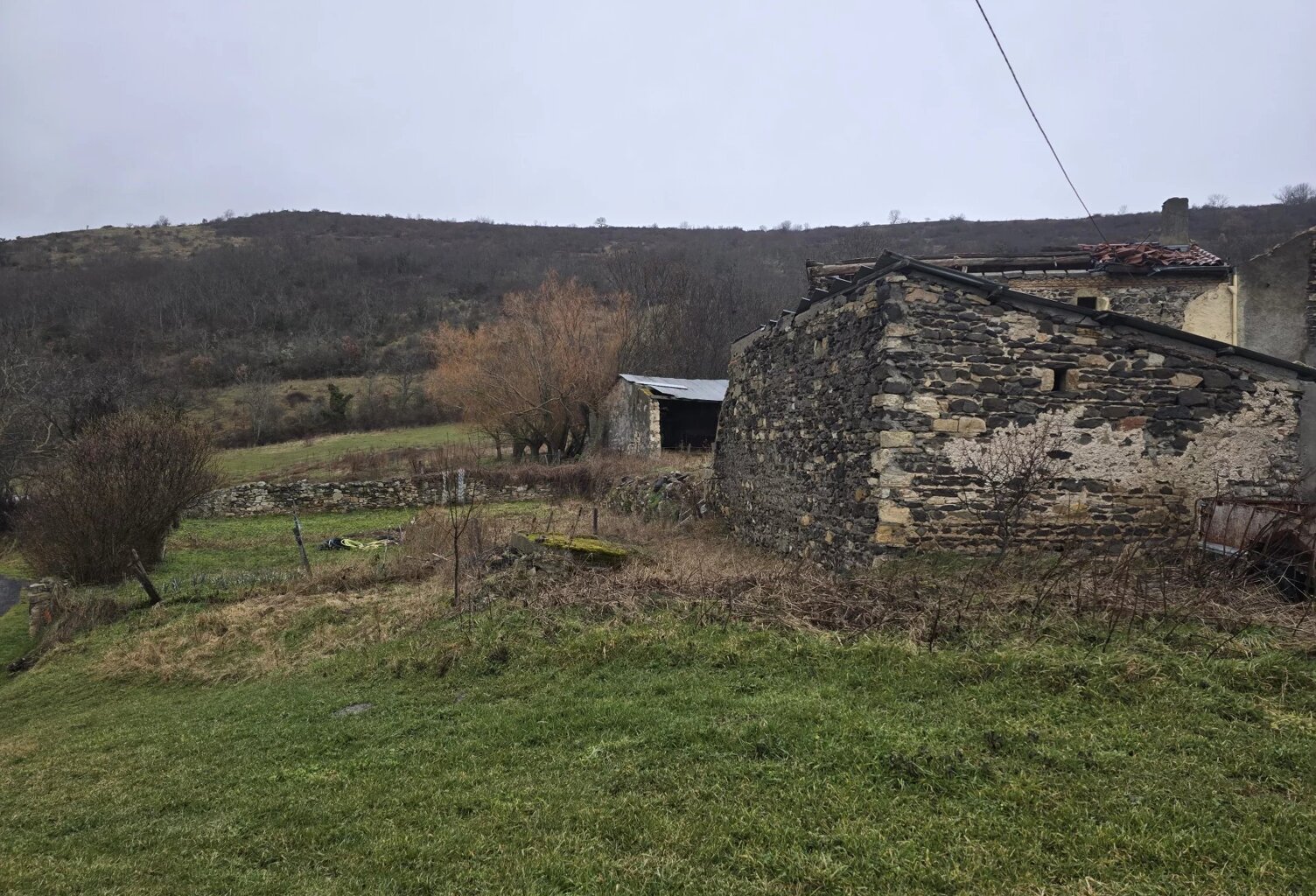 MAISON A RECONSTRUIRE AVEC GRAND TERRAIN — photo 1