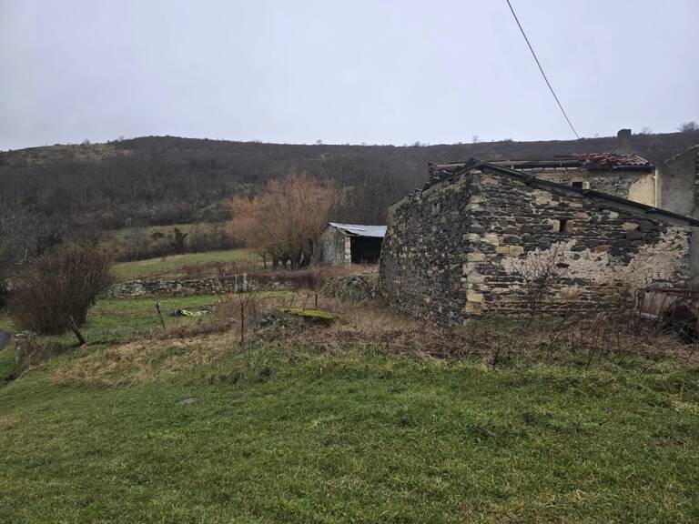 MAISON A RECONSTRUIRE AVEC GRAND TERRAIN — photo 1