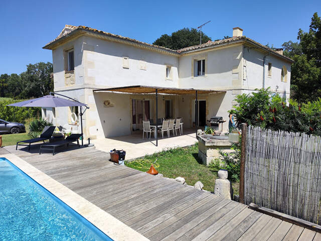Mas rénové T6 - Piscine - Terrain de 2900m2 - — photo du bien