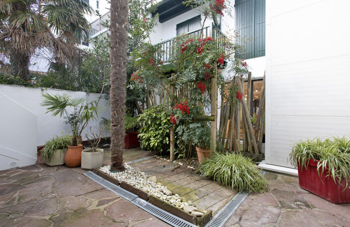 STUDIO AVEC PATIO — photo 2