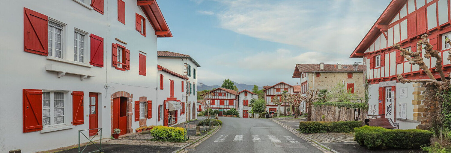 Maison 8 Pièces 143 m² à vendre à Ainhoa (64250)