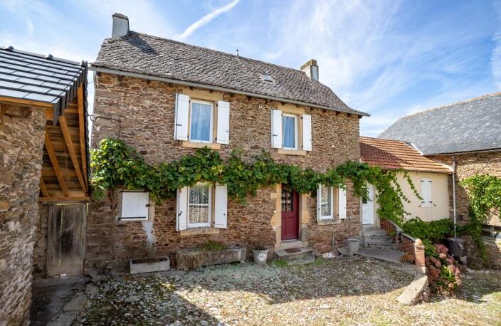 15 Km CONQUES- BEAU CORPS DE FERME -140 m2-1,6 Ha- — photo 2