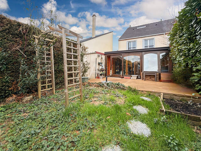 Maison Jouy Le Moutier 5 pièce(s) 115 m2 — photo du bien