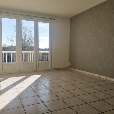 Appartement 4 pièces 669 €