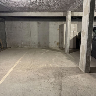 Garage  24000 €
