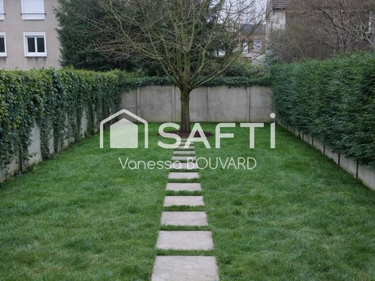 Maison mitoyenne rénovée avec jardin et sous-sol aménagé — photo 1