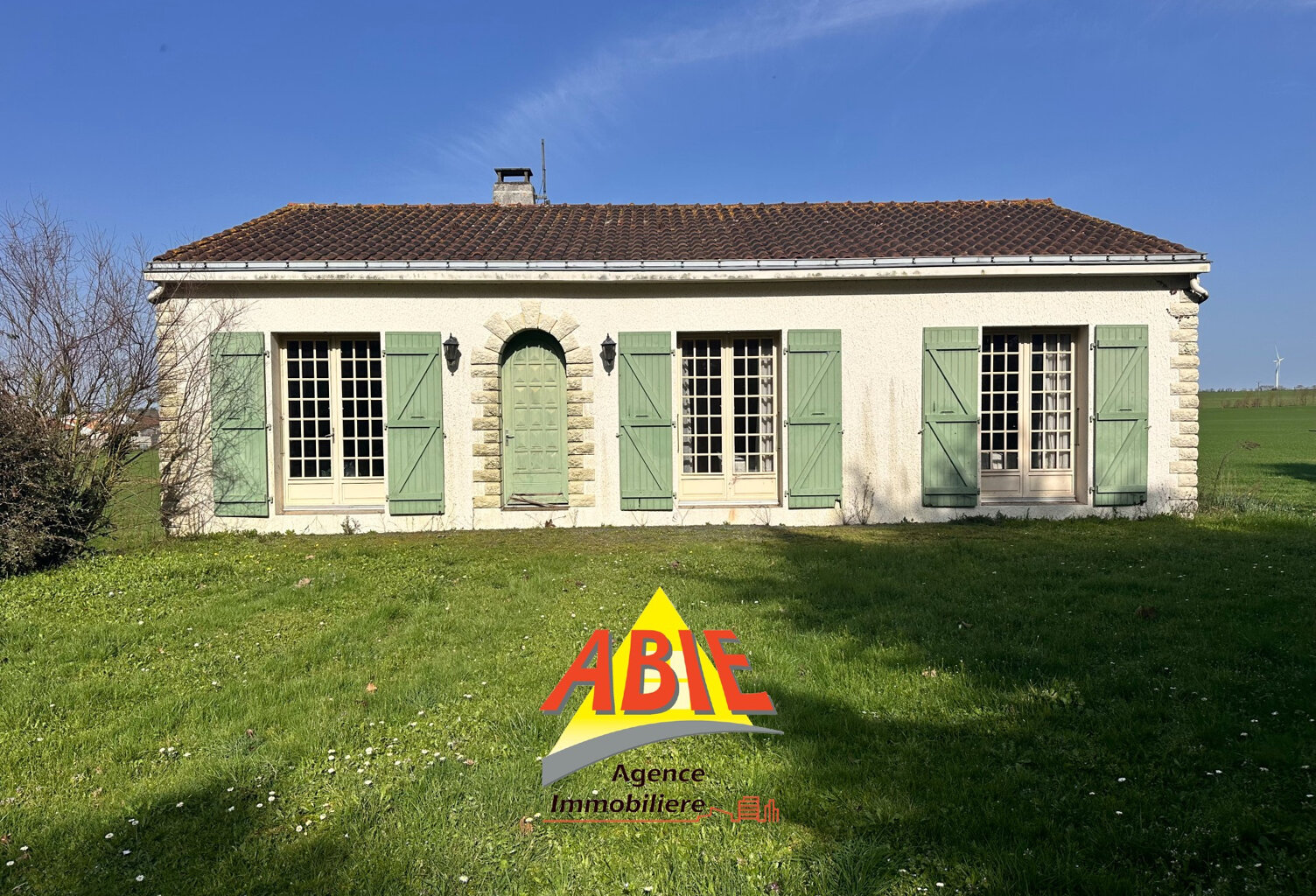 Charmante maison de 113 m2 à rénover - BENET — photo 1