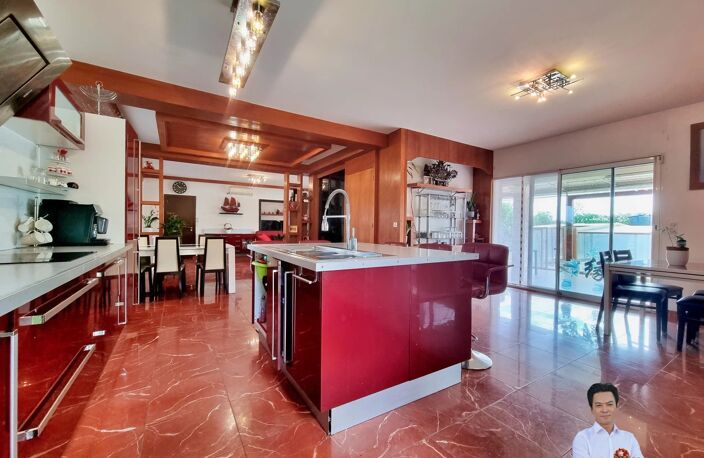 À VENDRE : MAISON FAMILIALE DE 8 PIÈCES (181 M2) À CAISSARGUES — photo 3