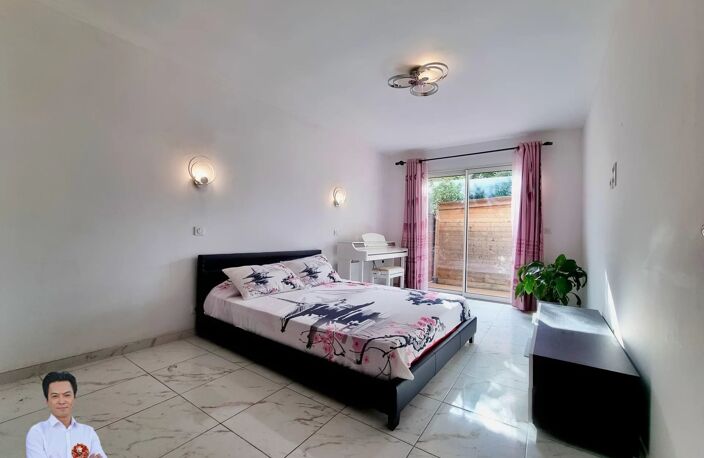 À VENDRE : MAISON FAMILIALE DE 8 PIÈCES (181 M2) À CAISSARGUES — photo 5