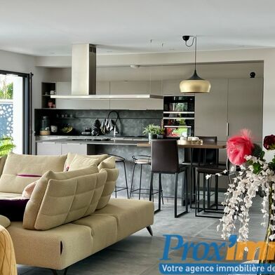 Maison 5 pièces 699000 €