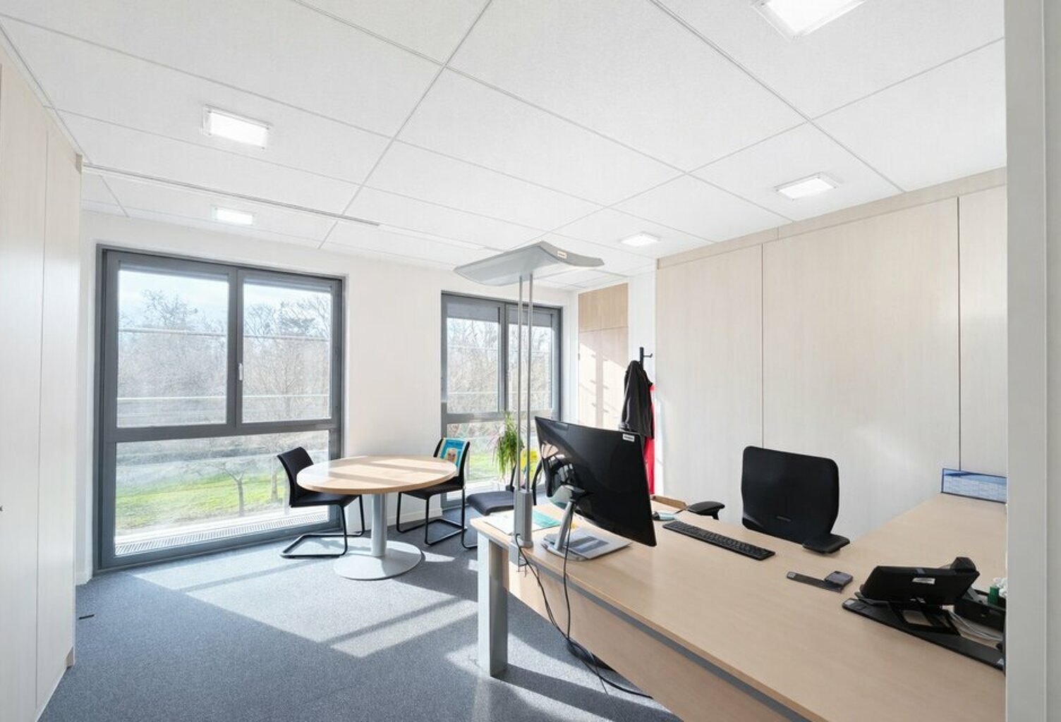 BUREAUX à LOUER — photo 1