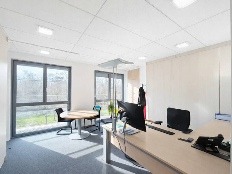 BUREAUX à LOUER — photo 1