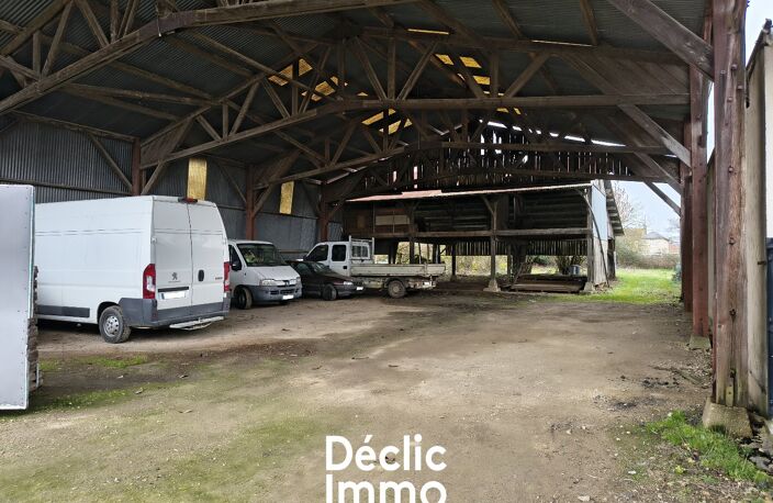 Terrain de 1 200 m² avec grand volume de stockage dans le centre de Thénezay — photo 2