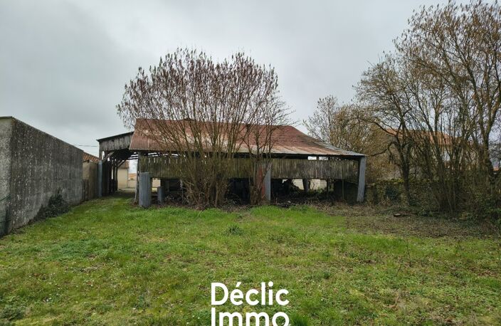 Terrain de 1 200 m² avec grand volume de stockage dans le centre de Thénezay — photo 4
