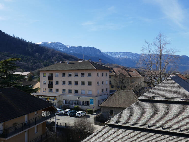 FAVERGES. APPARTEMENT 3 PIECES AVEC CAVE AU CENTRE VILLE — photo 1