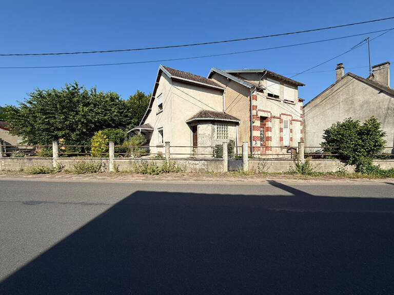 Maison à Cosne S/L - 5 pièces  - 3 chambres - Terrain de  1 033 m² -  Grange et Garage — photo 1