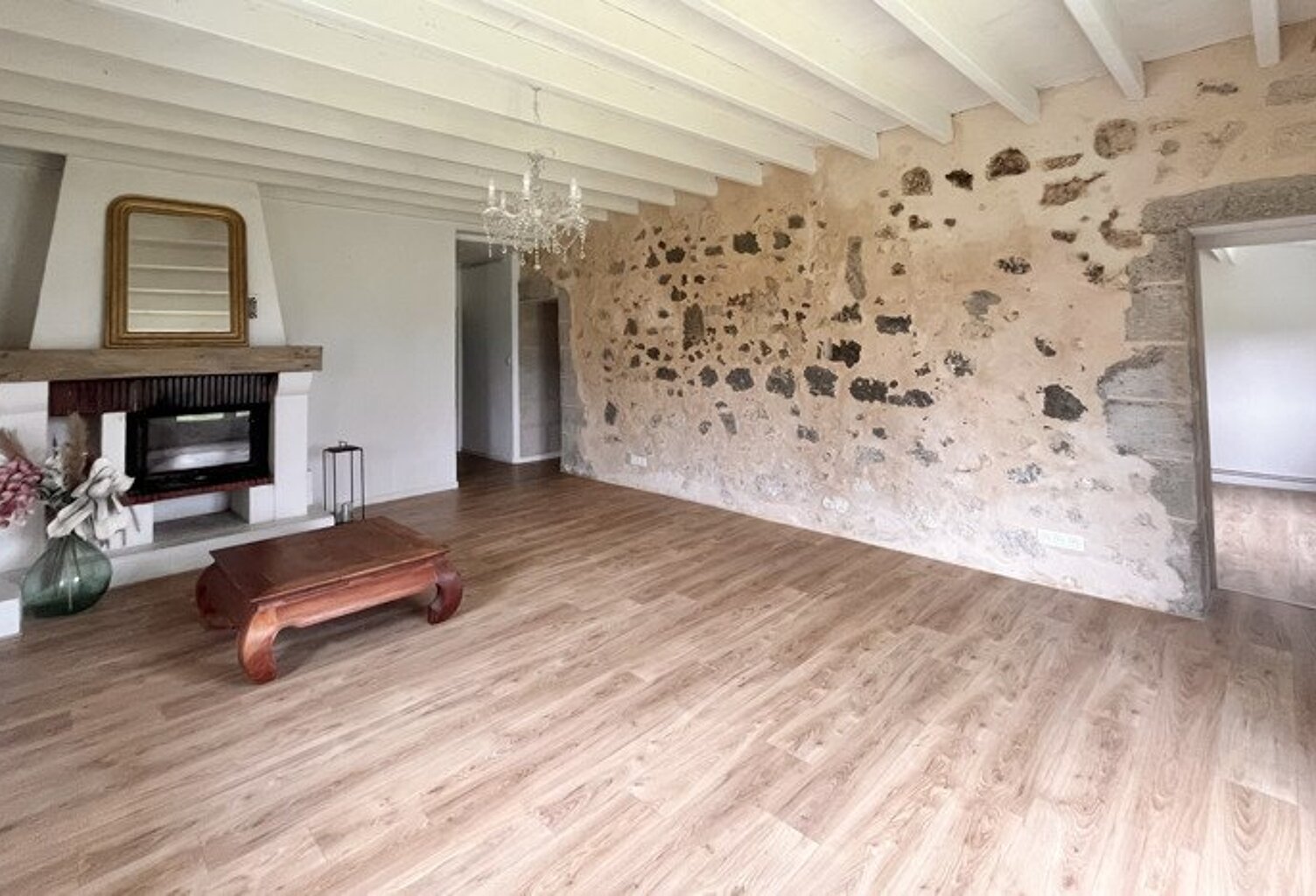 Maison en pierre de 4 pièces principales — photo 1