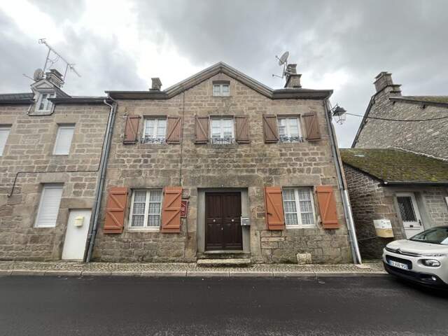 Maison en pierre de 6 pièces principales — photo du bien