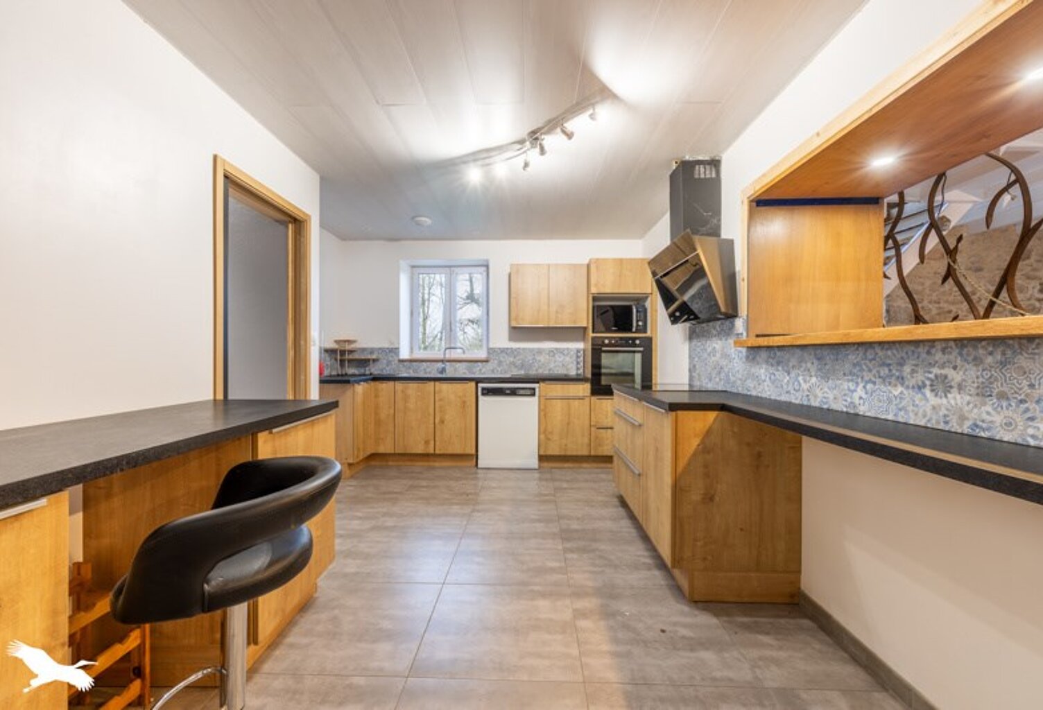 Maison en pierre de 6 pièces principales — photo 1