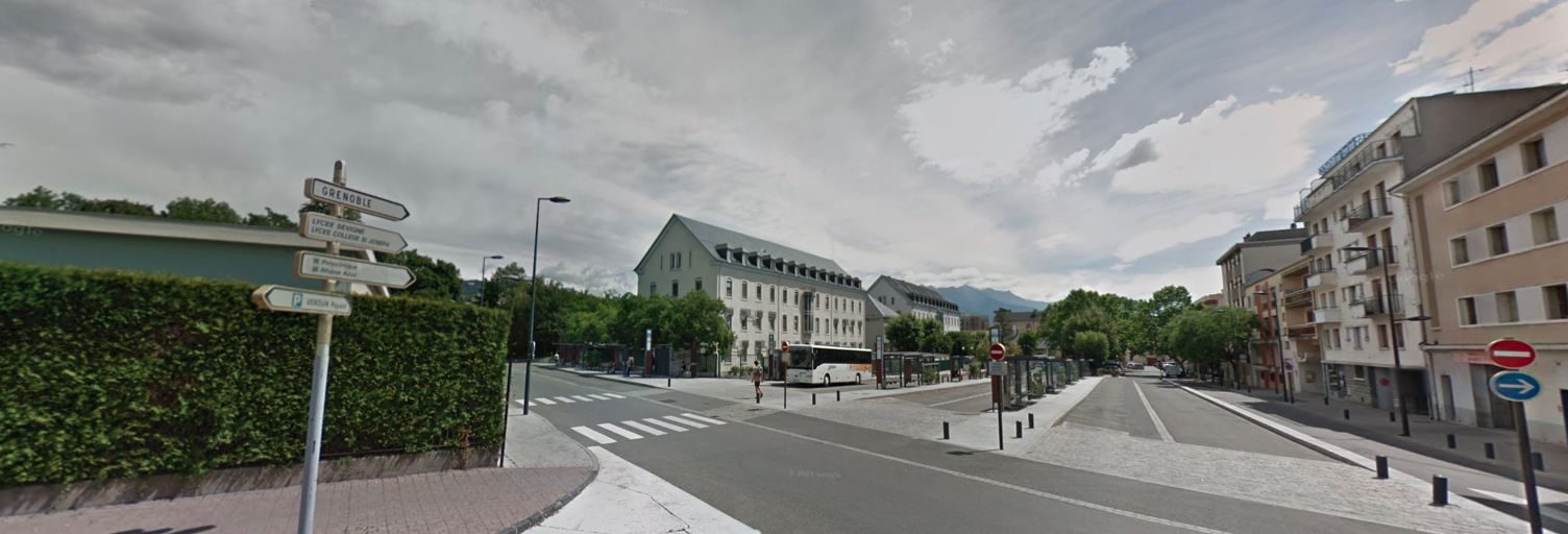 Garage  138 m² à vendre à Gap (05000)