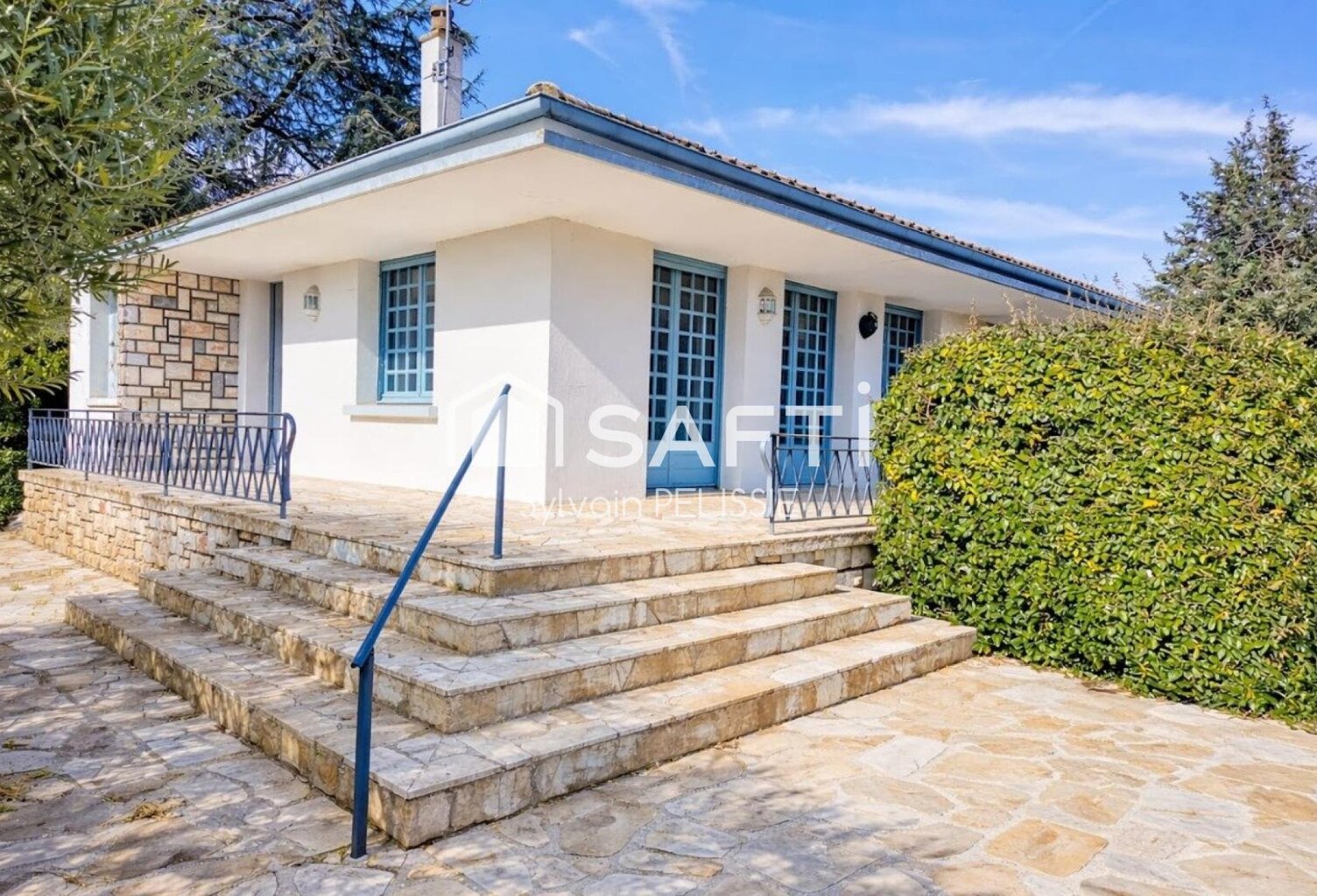 .Posez vos valises : Maison familiale baignée de lumière, rénovation totale et confort moderne à deux pas de tout." — photo 1