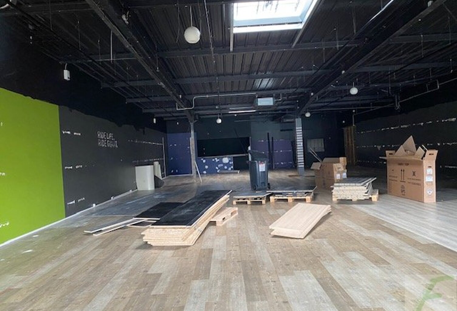 Local commercial — photo 1