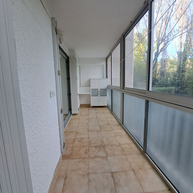 Appartement 2 pièces 864 €