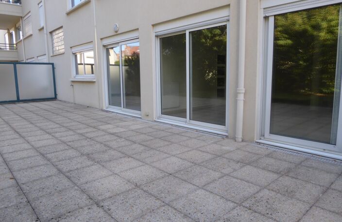 Grand type 5 avec terrasse et jardin — photo 2