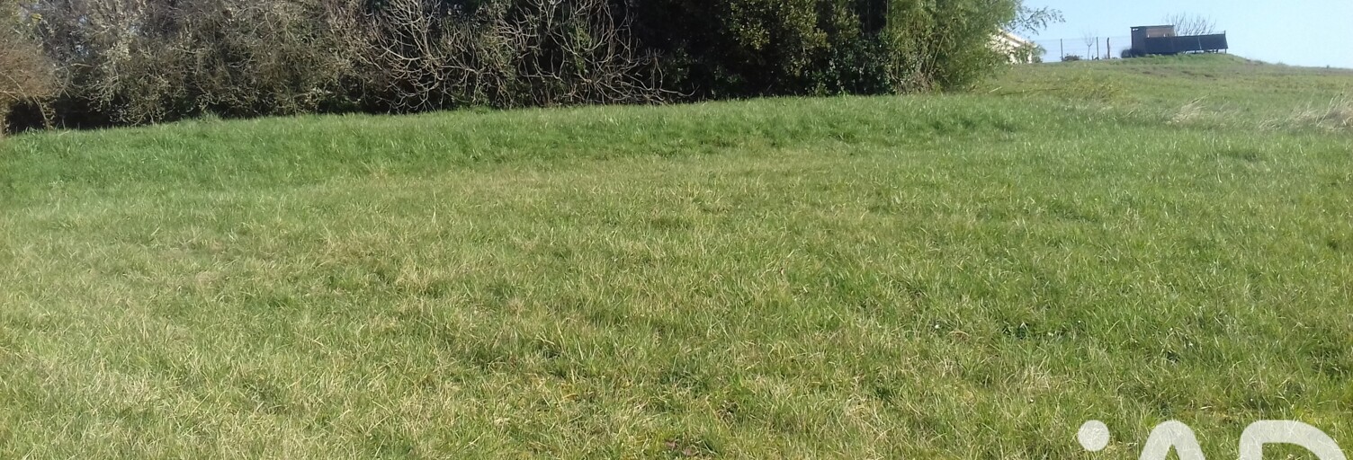 Terrain  1900 m² à vendre à Montlieu-la-Garde (17210)