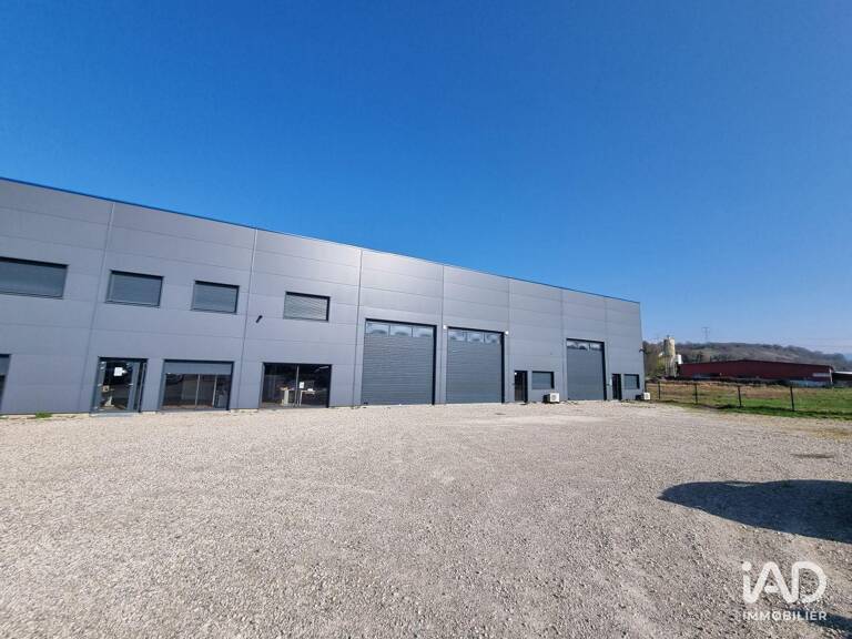 Location Local d'activités 250 m&sup2; — photo 1