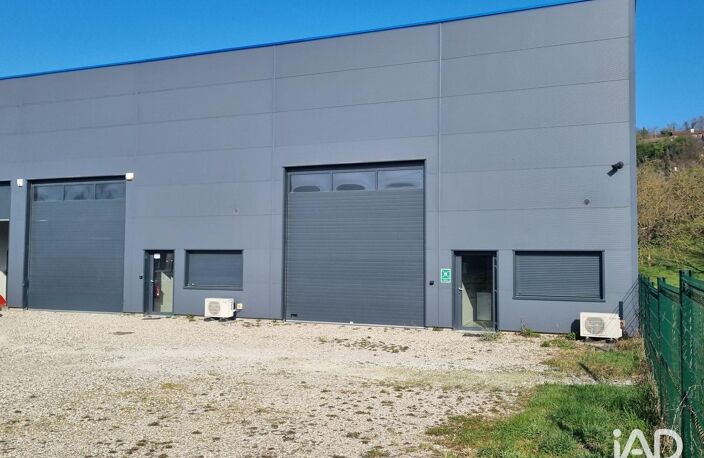 Location Local d'activités 250 m&sup2; — photo 2