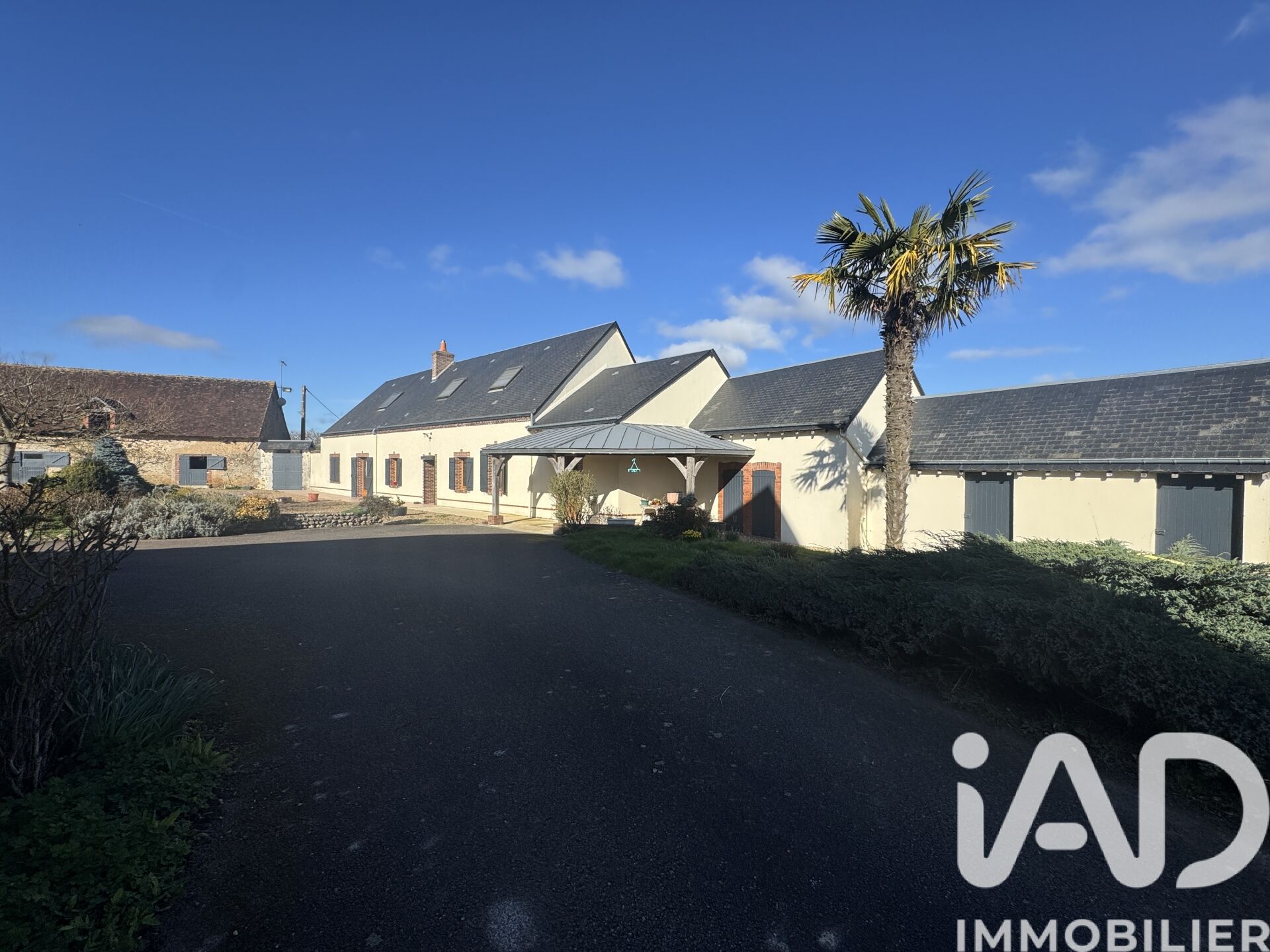 Cloyes-Sur-Le-Loir - 228m² - 9p. - 5ch.