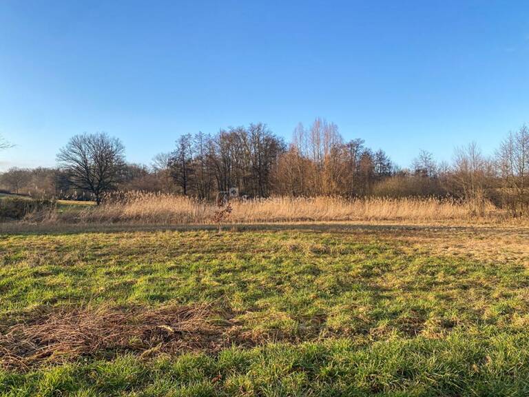 Beau terrain à bâtir de plus de 18 ares — photo 1