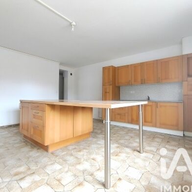 Maison 6 pièces 670 €