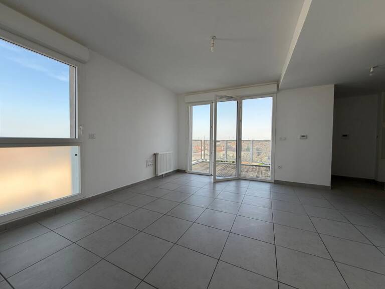 LA ROCHELLE – T2 AVEC TERRASSE, ASCENSEUR ET STATIONNEMENT — photo 1