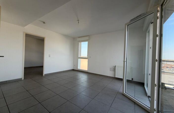 LA ROCHELLE – T2 AVEC TERRASSE, ASCENSEUR ET STATIONNEMENT — photo 2