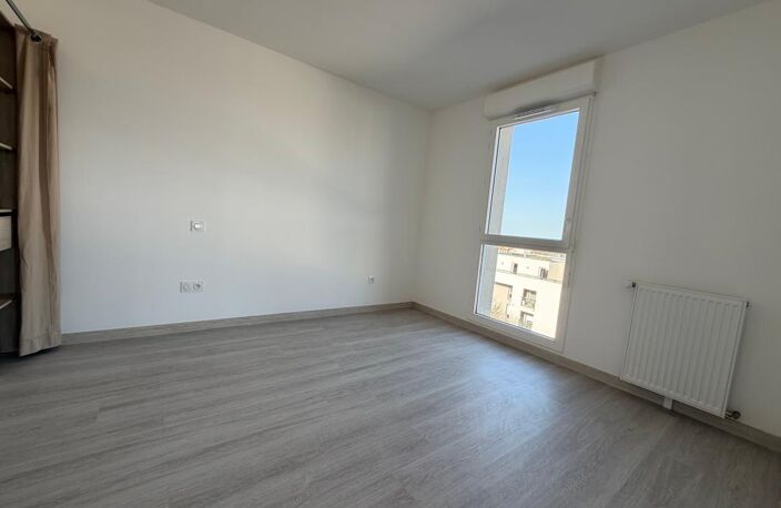 LA ROCHELLE – T2 AVEC TERRASSE, ASCENSEUR ET STATIONNEMENT — photo 3