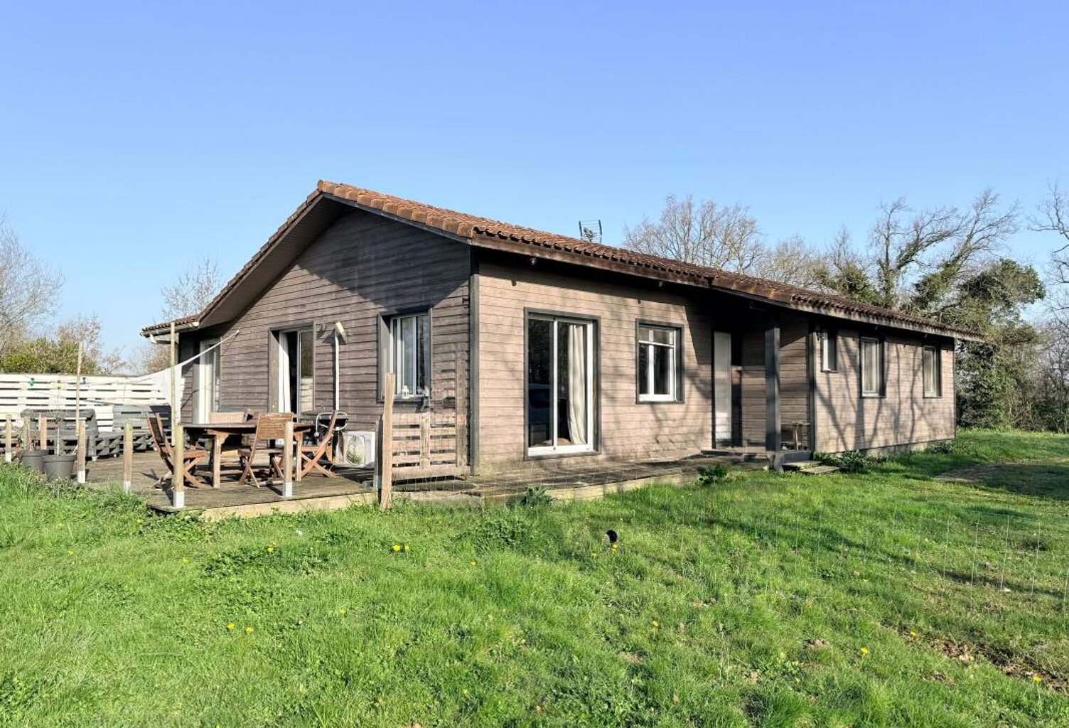 Charmante maison en bois — photo 1