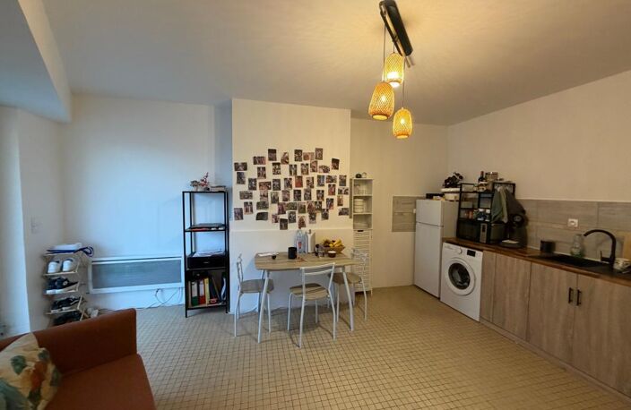 Appartement T2 rénové et vendu loué 420€ en meublé — photo 2