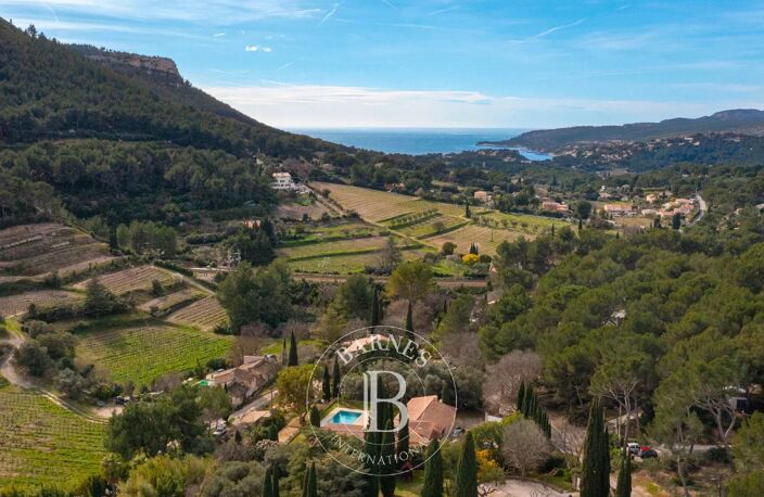 VENTE - CASSIS - LES JANOTS -  VILLA DE PLAIN PIED - PISCINE - D — photo 3