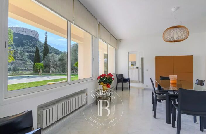 VENTE - CASSIS - LES JANOTS -  VILLA DE PLAIN PIED - PISCINE - D — photo 4